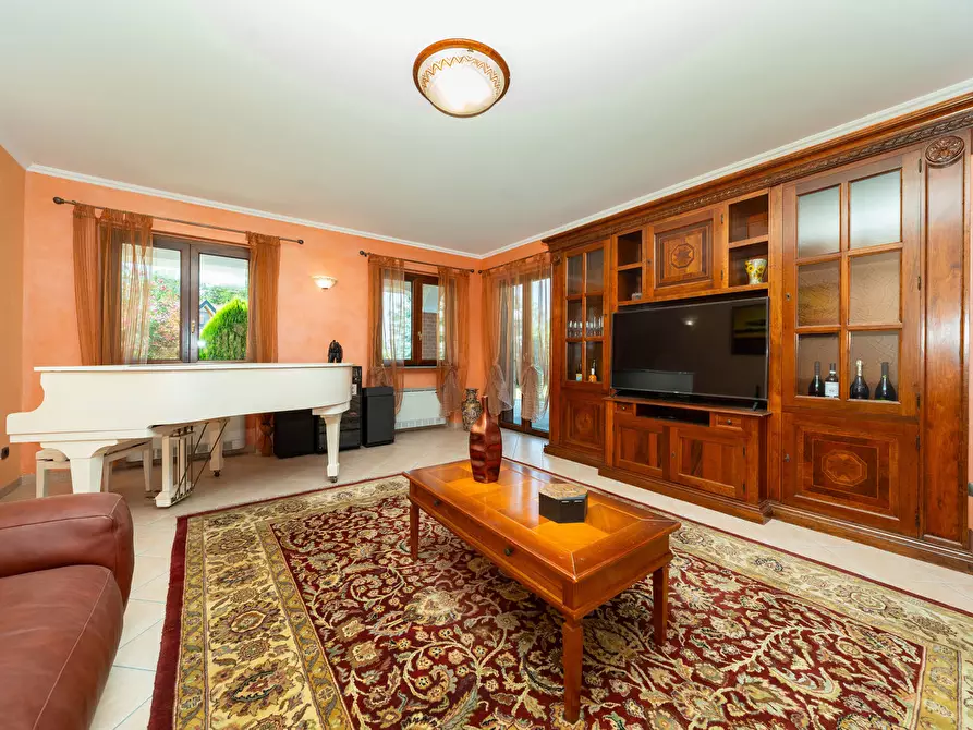 Immagine 8 di Villa in vendita  in Viale Veneto a Orbassano