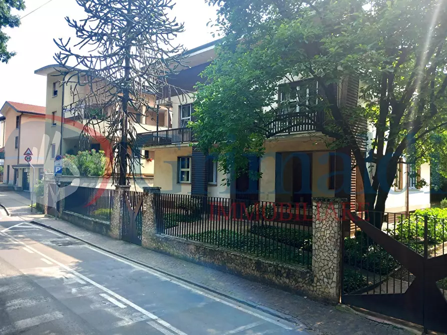 Immagine 1 di Villa in vendita  in Via Dante Alighieri, 15 a Limbiate