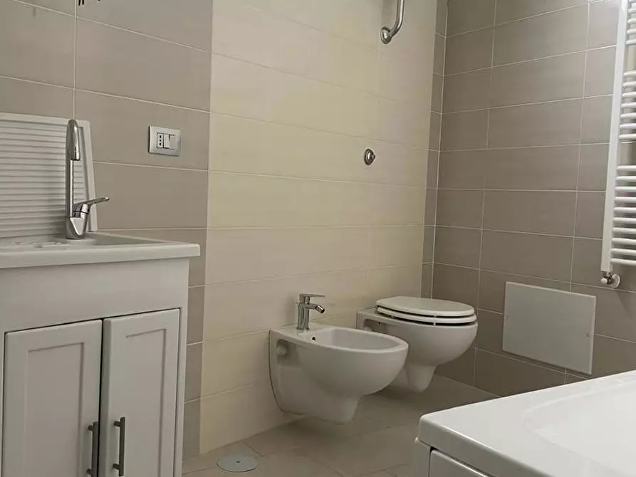 Immagine 9 di Ufficio in vendita  in Via nazionale appia a Curti