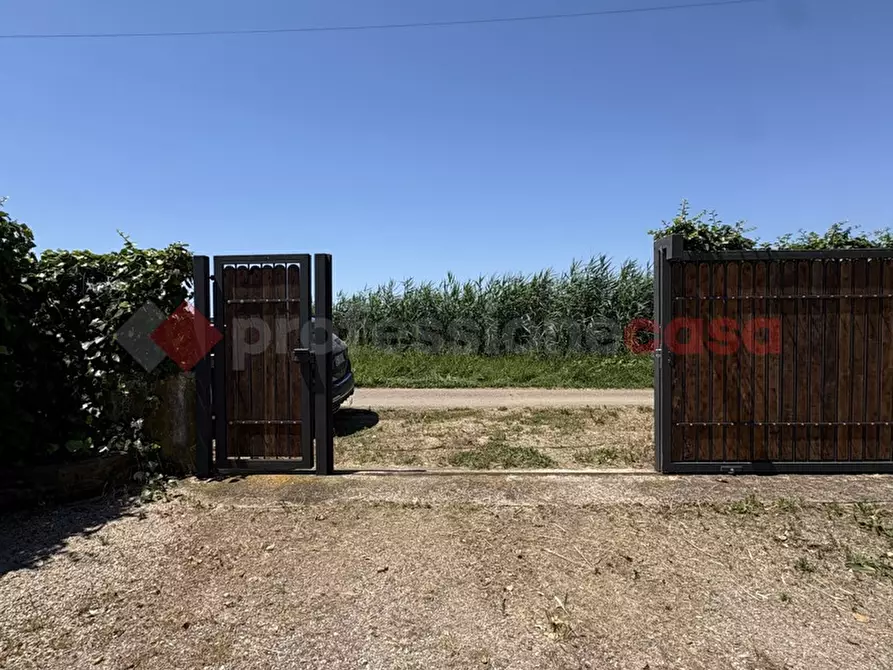Immagine 28 di Casa indipendente in vendita  in Strada LUNGOCANALE, 1 a Terracina