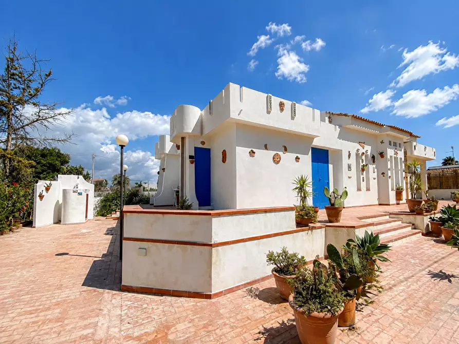 Immagine 2 di Villa in vendita  in Via Dell'oasi, . a Noto
