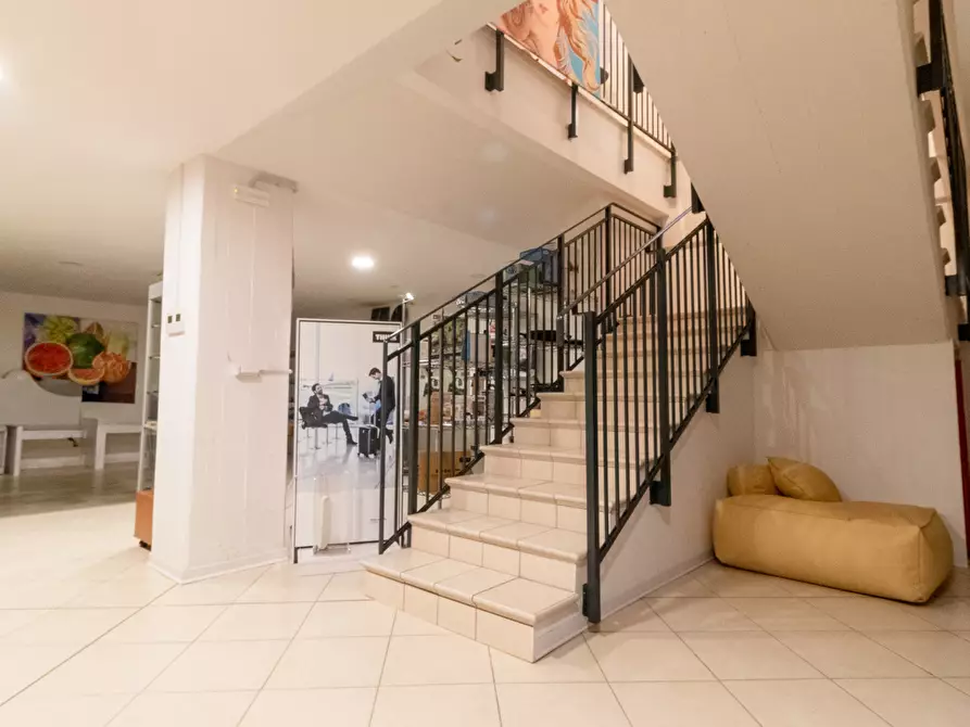 Immagine 12 di Negozio in vendita  in Via della Pietra, 10/A a Bologna