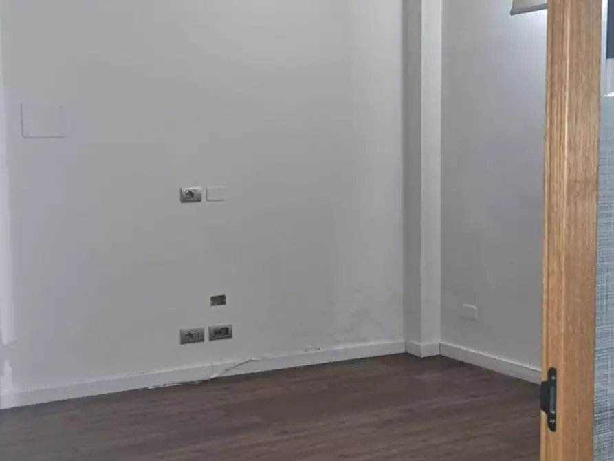 Immagine 9 di Negozio in vendita  in Via Dante, 48 a Palermo