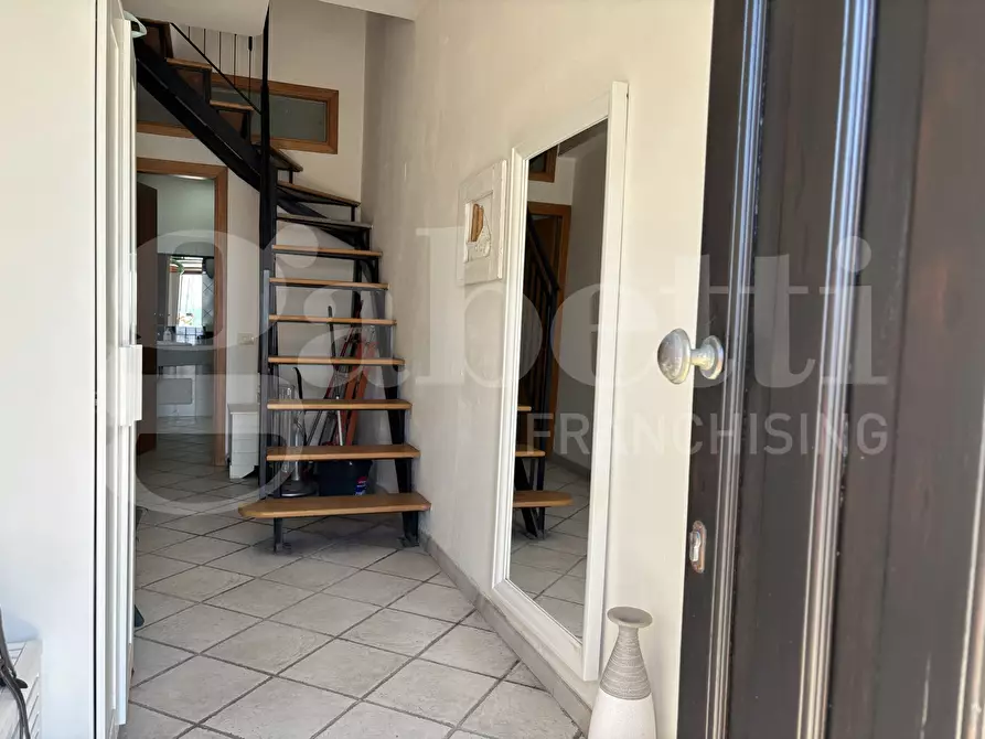 Immagine 8 di Appartamento in vendita  in Vico San Luigi, 15 a Gaeta