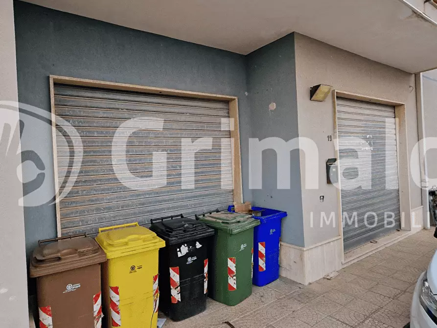 Immagine 1 di Attività commerciale in vendita  in Via Monsignor Giardina, 19 a Melilli