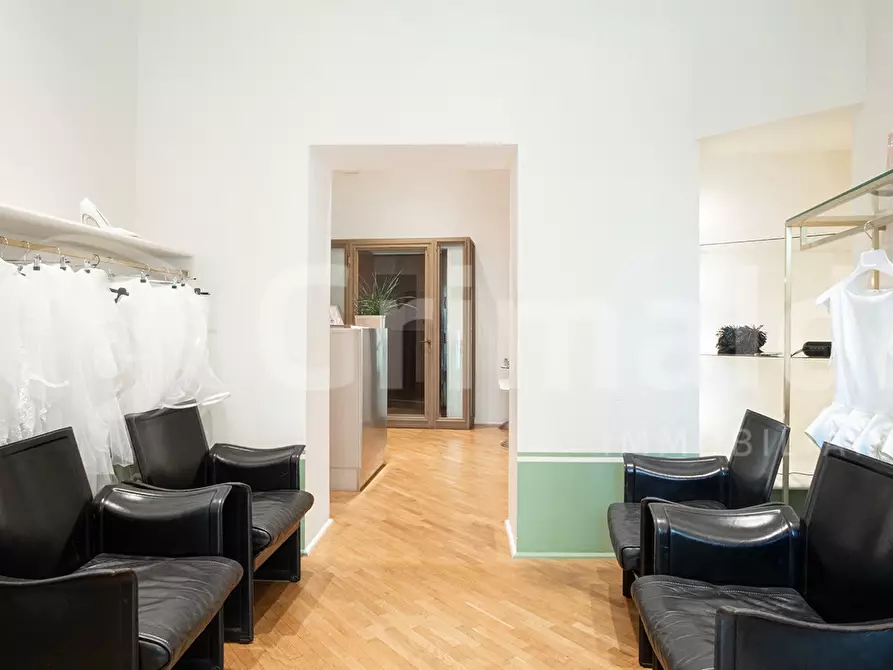 Immagine 4 di Negozio in vendita  in Piazza Annunziata, 12 a Marigliano