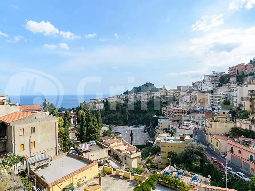 Immagine 4 di Appartamento in vendita  in Piazza Franz Pagano, 26 a Taormina