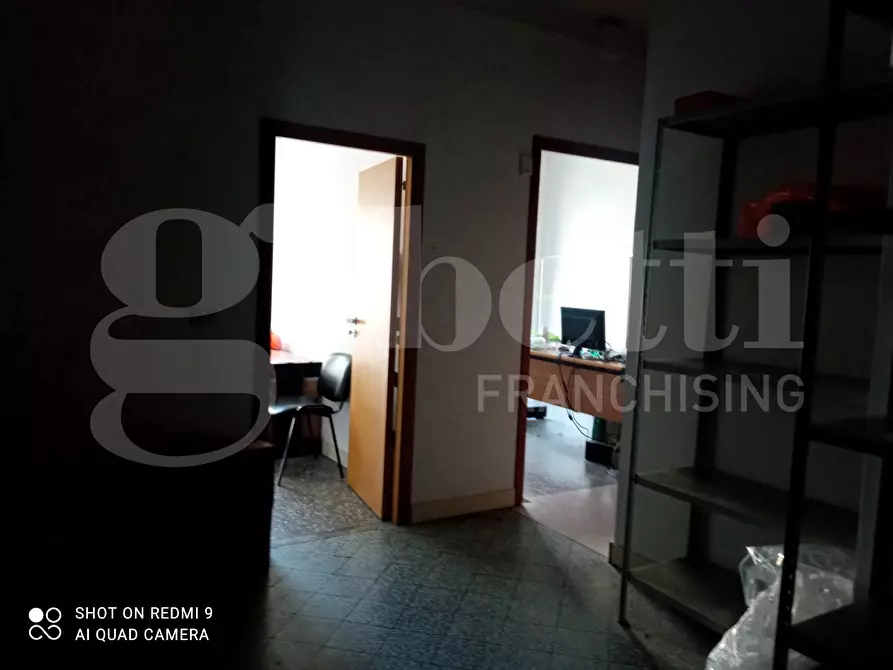 Immagine 11 di Negozio in affitto  in Corso Garibaldi, 139 a Benevento