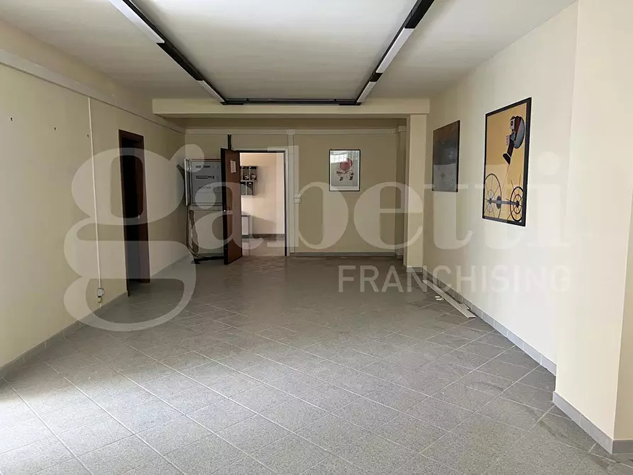 Immagine 18 di Magazzino in vendita  in Via MONSIGNOR OLINDO RUGGIERI, 34 a Martina Franca