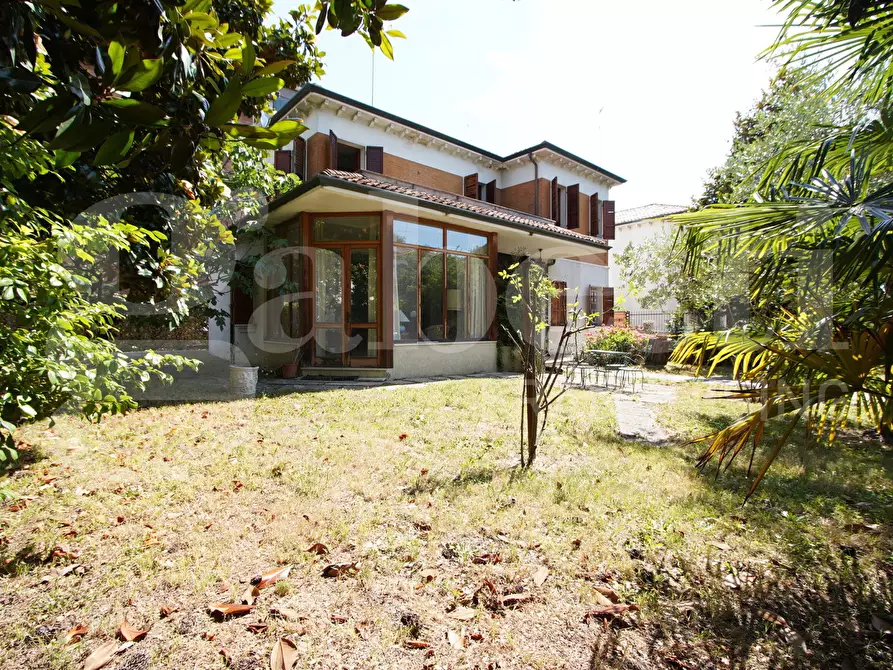 Immagine 1 di Villa in vendita  in Via Ca' Rossa, . a Venezia