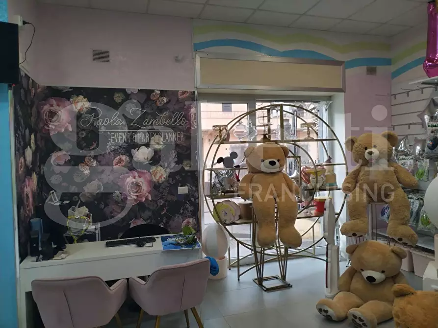 Immagine 6 di Negozio in affitto  in Via Martiri Atellani, 98 a Sant'arpino