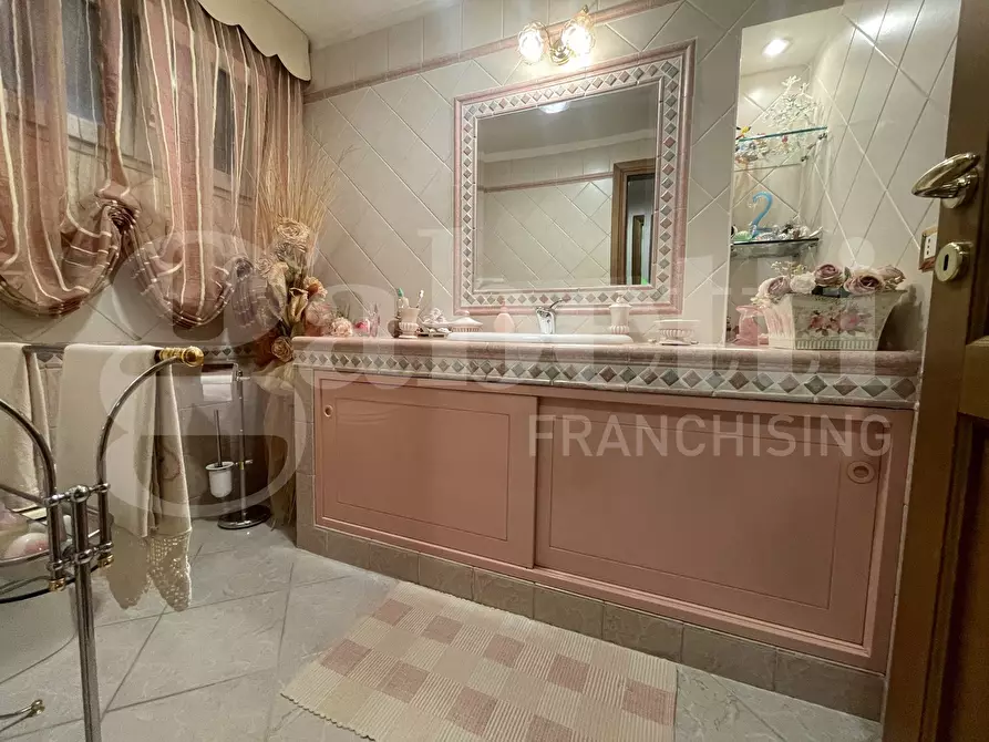 Immagine 37 di Casa trifamiliare in vendita  in Via San Remigio Paone, 10 a Formia