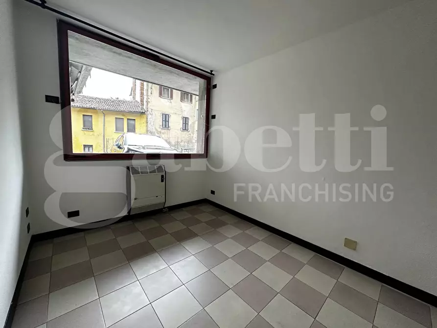 Immagine 9 di Negozio in affitto  in Via Marconi, snc a Erba