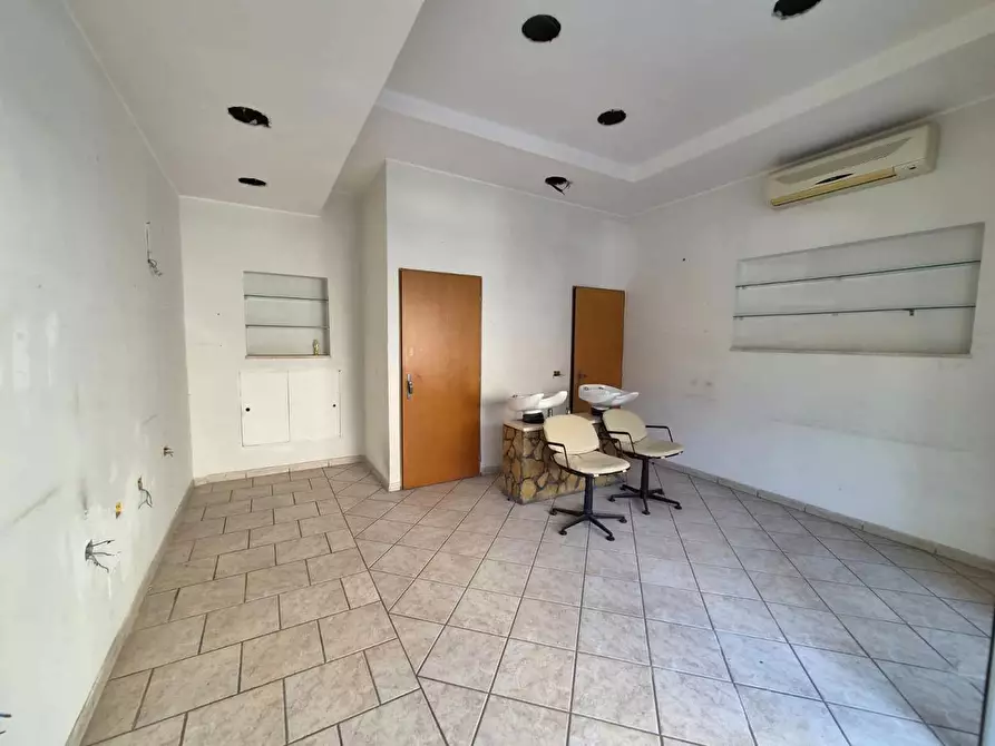 Immagine 9 di Negozio in vendita  in Via XXIV Maggio, 40 a Torre Annunziata