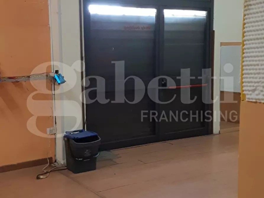 Immagine 4 di Magazzino in vendita  in Viale Dei Bizantini, 270 a Catanzaro