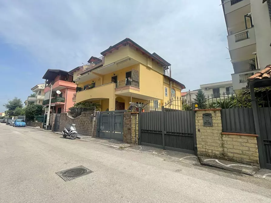 Immagine 1 di Villa in vendita  in Via campagna a Giugliano In Campania