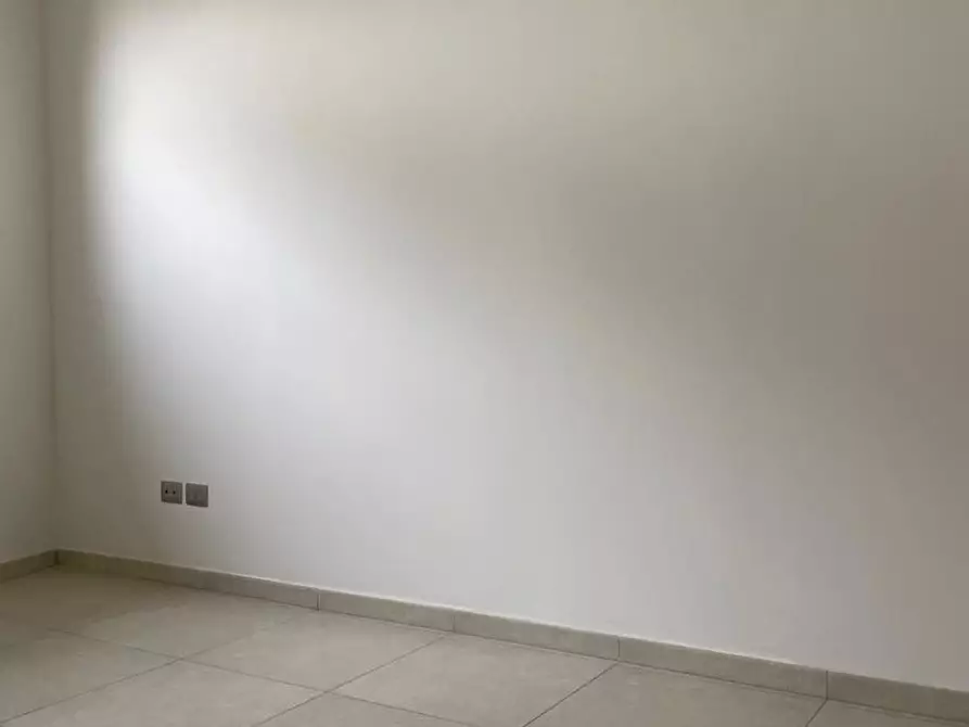 Immagine 3 di Ufficio in vendita  in Via nazionale appia a Curti