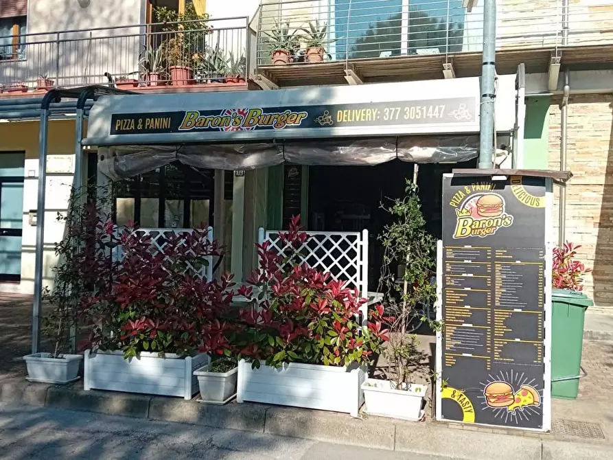 Immagine 1 di Attività commerciale in vendita  in Piazza napoli  milano marittima, 13 a Cervia