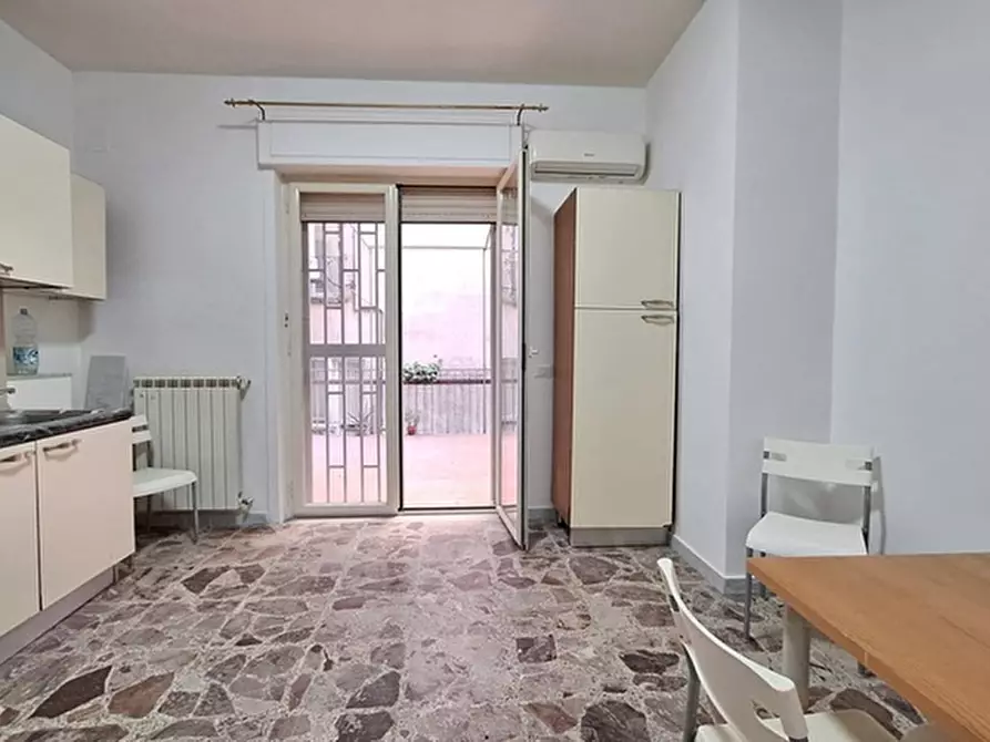 Immagine 10 di Appartamento in affitto  in Via Carriera Grande a Napoli