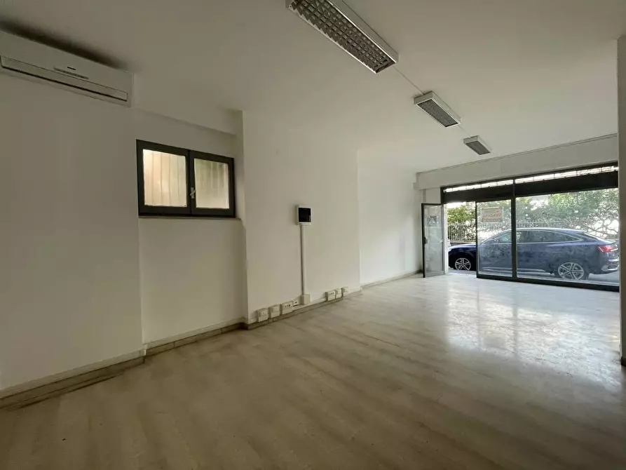 Immagine 9 di Negozio in vendita  in Via BOTTASSO, 5 a Terracina