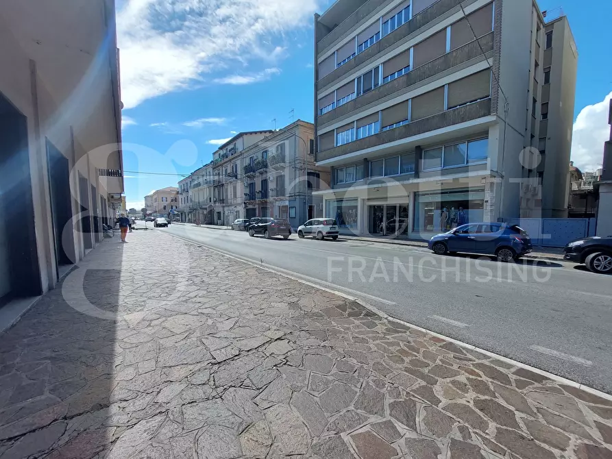 Immagine 20 di Magazzino in vendita  in Via Galileo Galilei, 56 a Giulianova