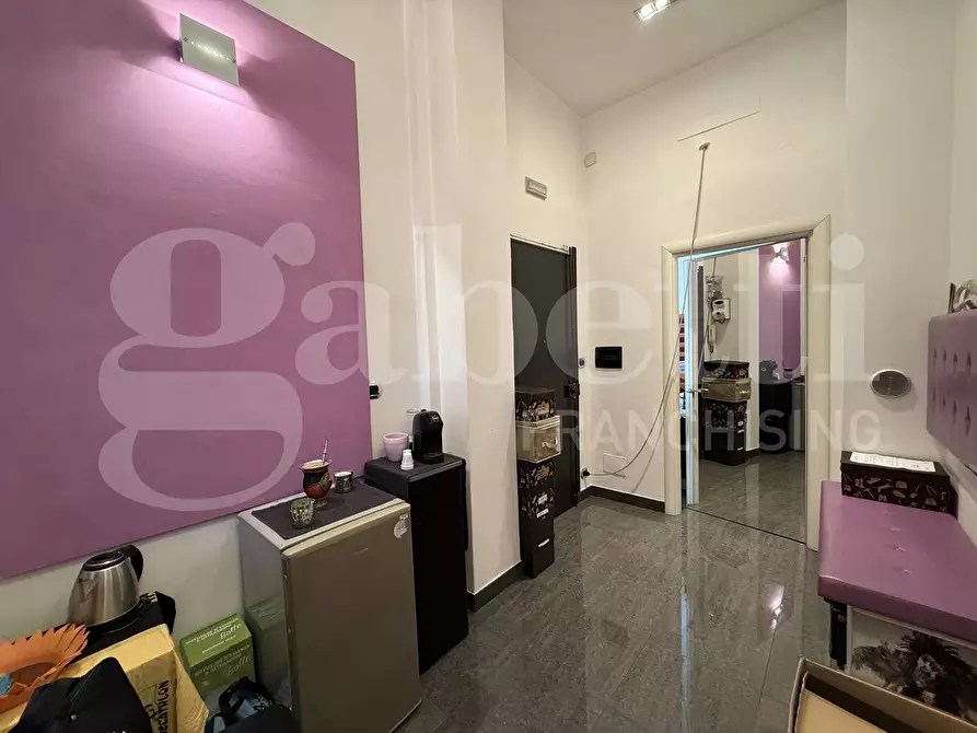 Immagine 5 di Negozio in vendita  in Via Capelli a Torino