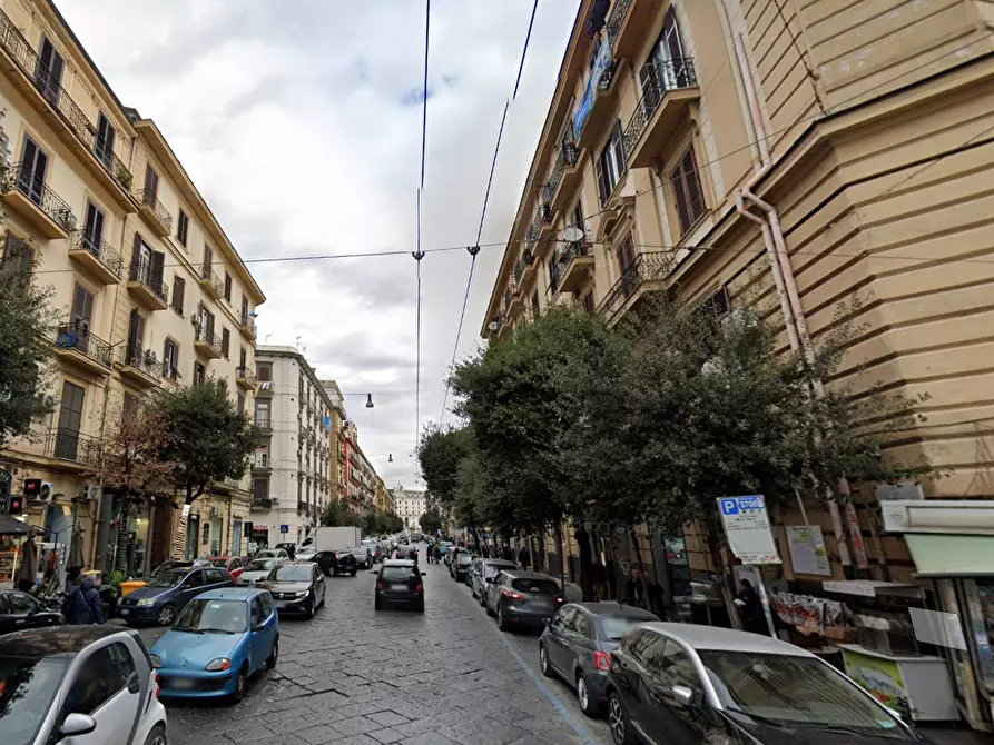 Immagine 1 di Negozio in affitto  in Corso G. Garibaldi a Napoli