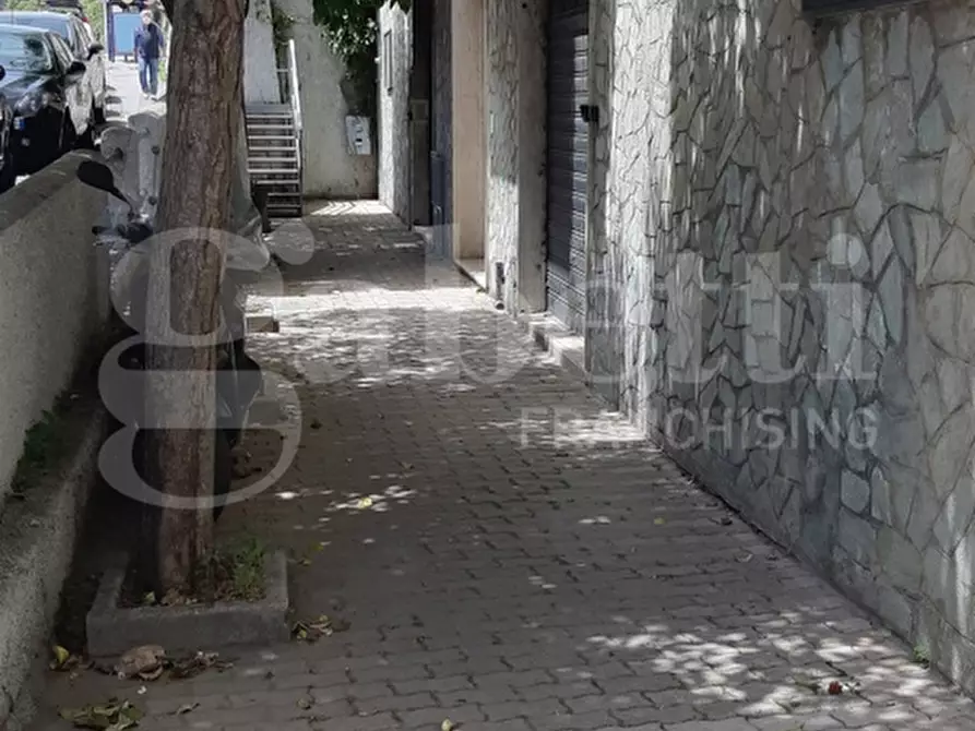 Immagine 15 di Magazzino in vendita  in Viale Dei Bizantini, 270 a Catanzaro