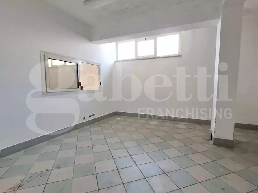 Immagine 13 di Negozio in affitto  in Via Zotone, 45 a Atina