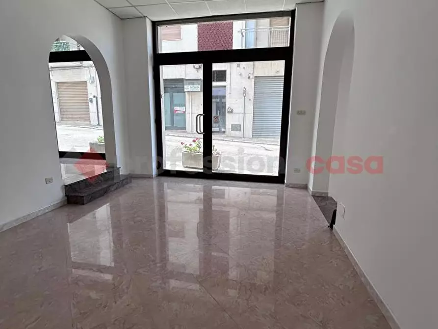 Immagine 1 di Negozio in vendita  in Via Antonio Fogazzaro, 24 a Ostuni