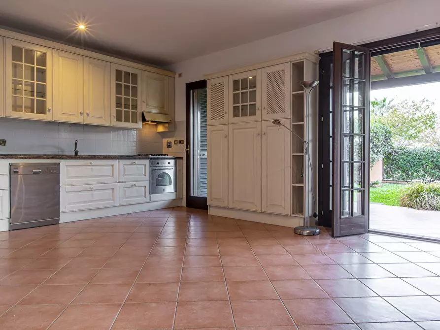 Immagine 4 di Casa quadrifamiliare in vendita  in Via Ermanno Wolf Ferrari, 169 a Roma