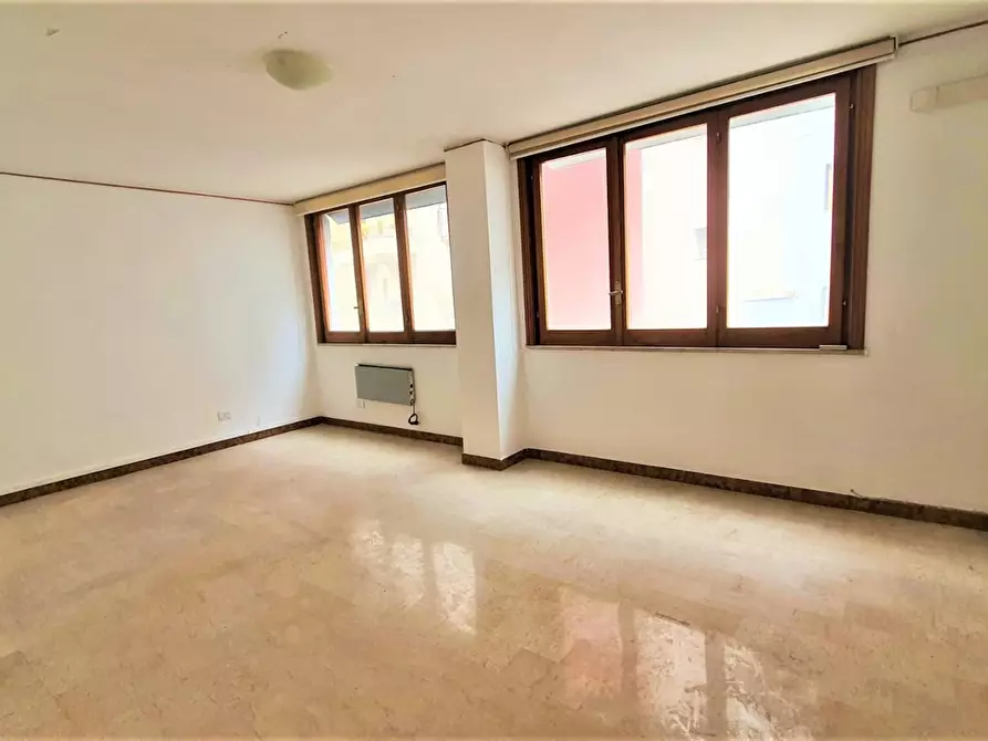 Immagine 2 di Appartamento in vendita  in Corso Alberto Amedeo, 74 a Palermo