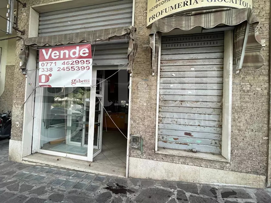 Immagine 3 di Negozio in vendita  in Via Firenze, 10 a Gaeta