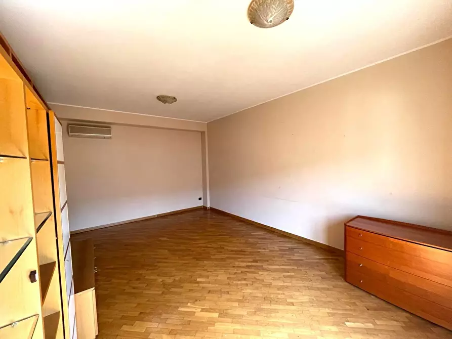 Immagine 3 di Appartamento in vendita  in Via Cairoli, 2 a Legnano