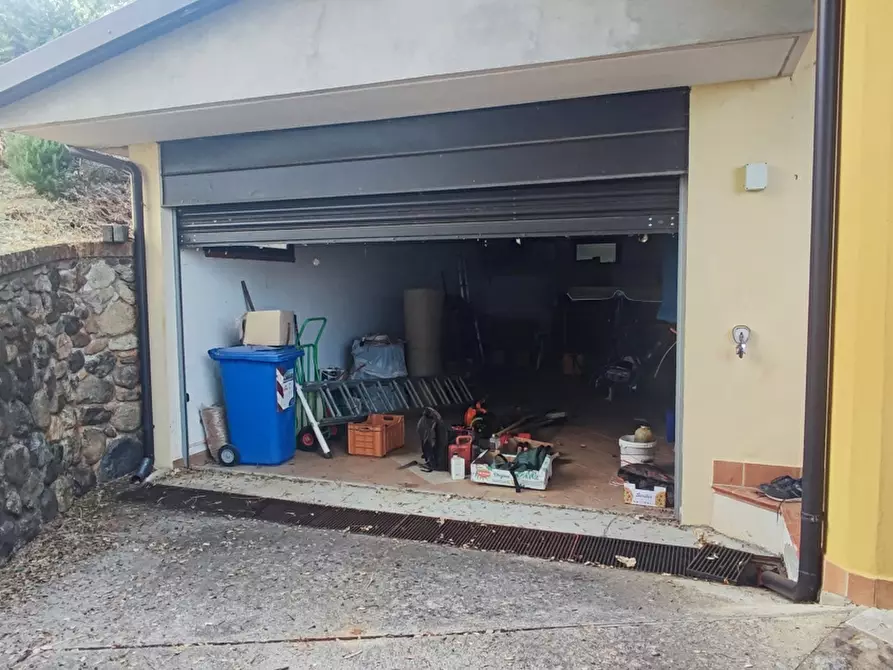 Immagine 8 di Villa in vendita  in LocalitÃ  MULUCCHINI, SNC a Amaroni