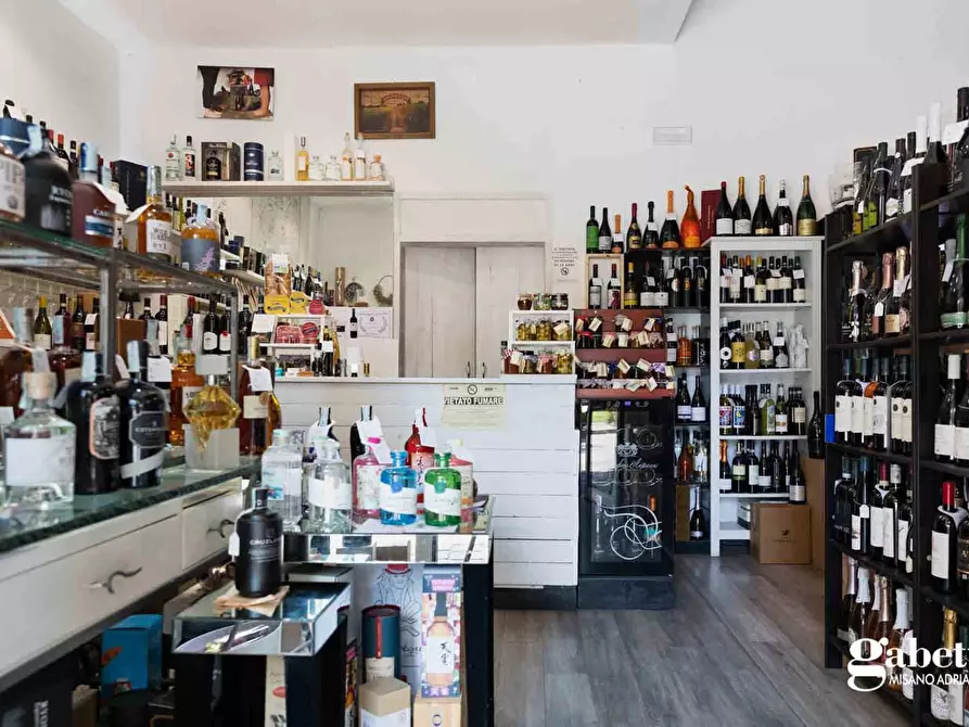 Immagine 5 di Attività commerciale in vendita  in Piazza Roosevelt, 3 a Cattolica