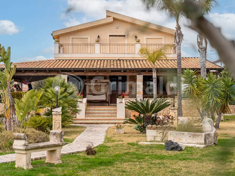Immagine 2 di Villa in vendita  in Via Sandro Pertini a Avola
