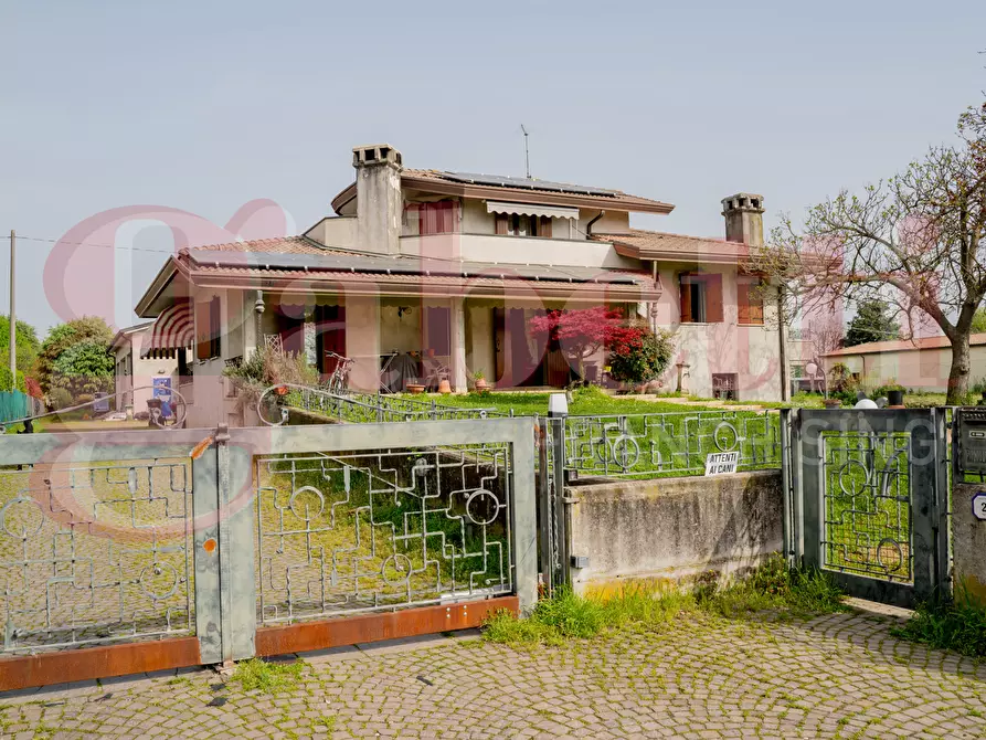 Immagine 1 di Villa in vendita  in Via Papa Luciani a San Giorgio In Bosco