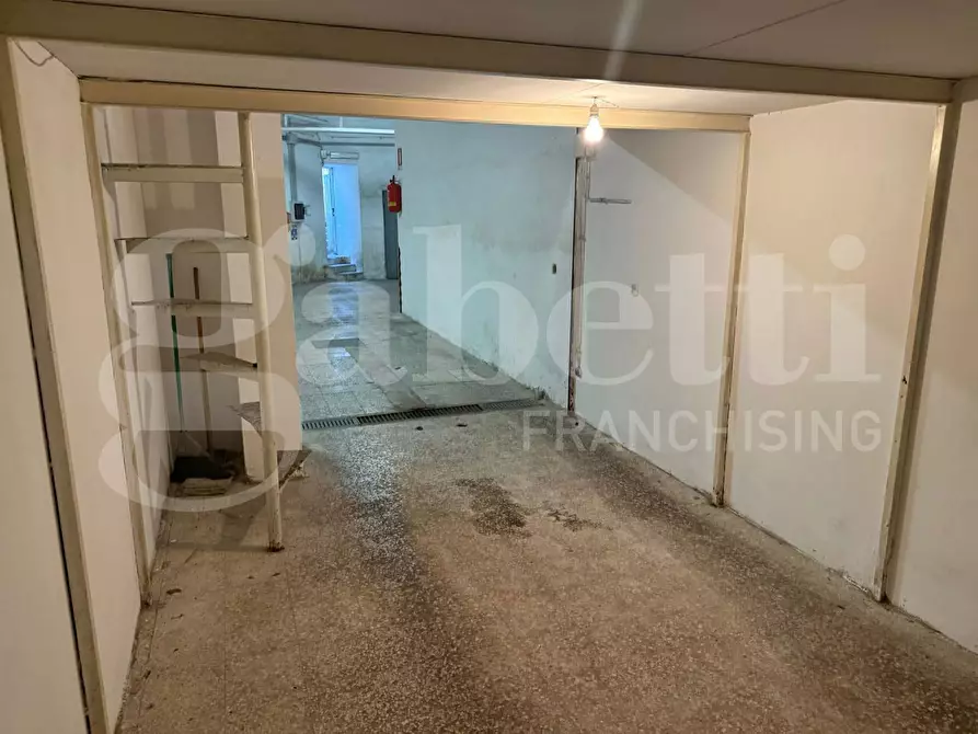 Immagine 5 di Box auto in vendita  in Via di Conca DâOro, 376 a Roma