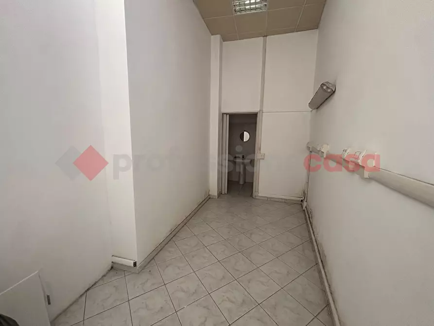 Immagine 10 di Negozio in affitto  in Via degli Arci, 31 a Anagni