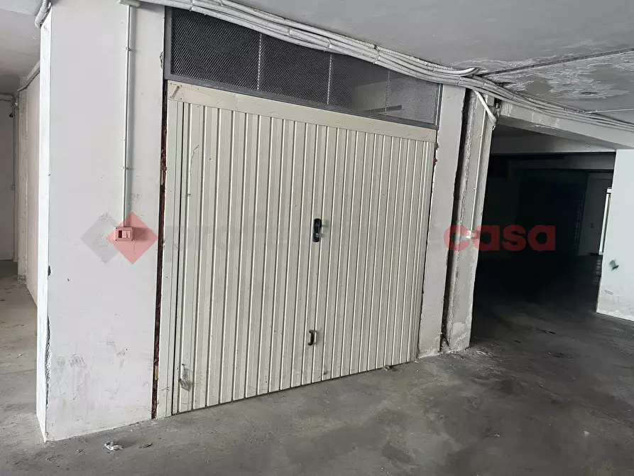Immagine 6 di Box auto in vendita  in Viale Italia, 02 a Vitulazio