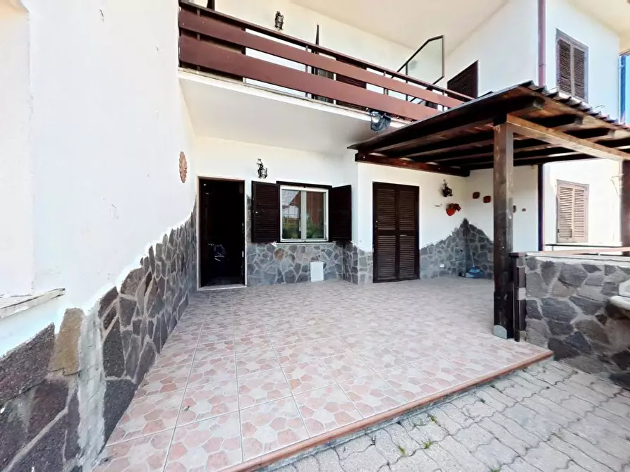 Immagine 2 di Villetta a schiera in vendita  in Via delle Alghe, 70 a Roma