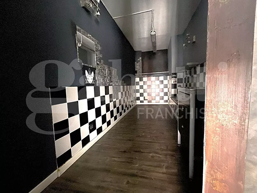 Immagine 13 di Negozio in affitto  in Via Duomo, s.n.c. a Gaeta