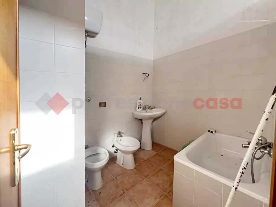 Immagine 8 di Negozio in vendita  in Via Marsicana, 51 a Pescorocchiano