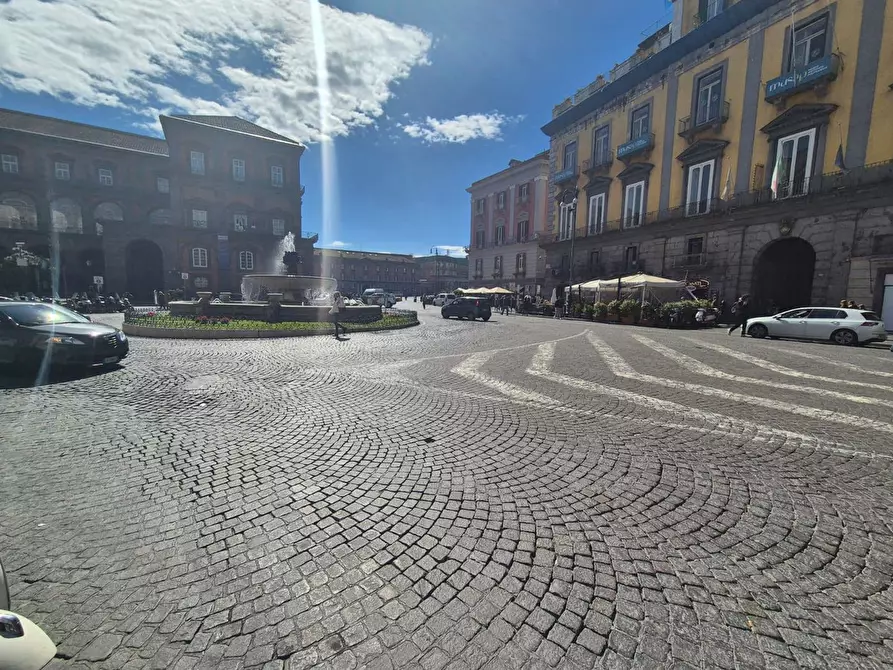 Immagine 10 di Negozio in vendita  in Piazza Trieste e Trento a Napoli
