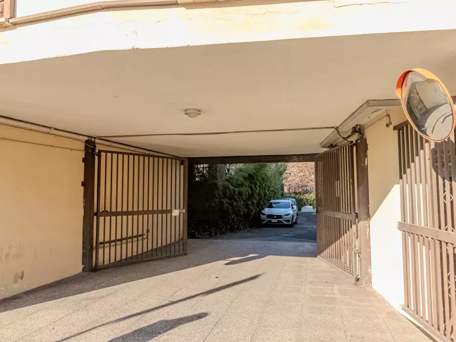 Immagine 1 di Box auto in vendita  in Via San Donato, 46 a Bologna