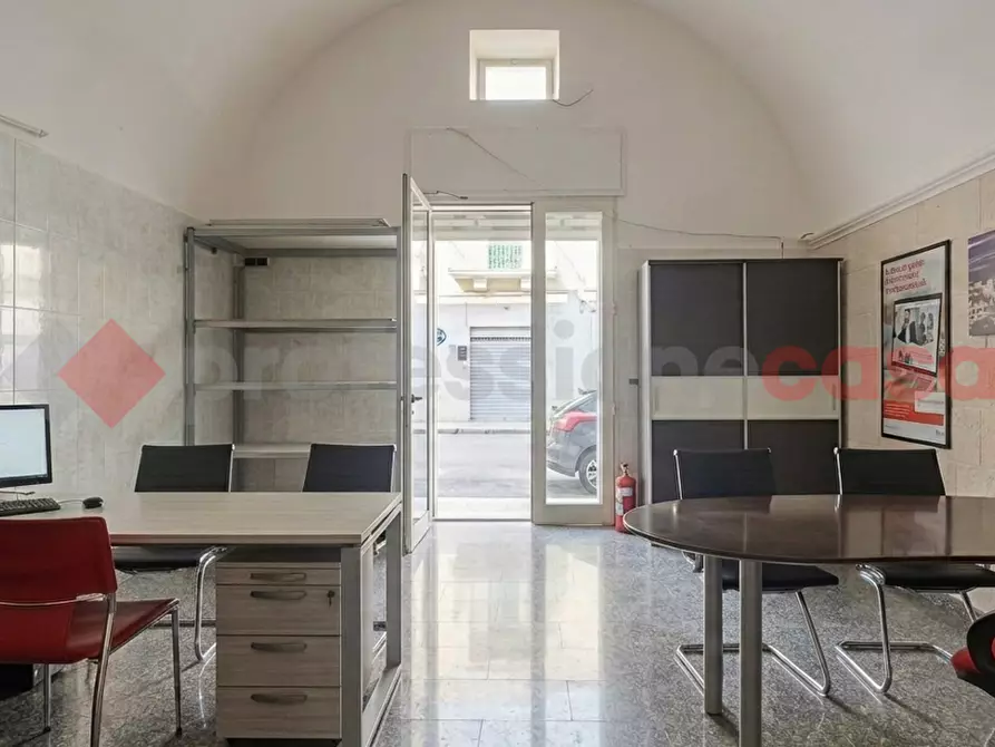 Immagine 4 di Negozio in vendita  in Via POLIGNANI a Monopoli