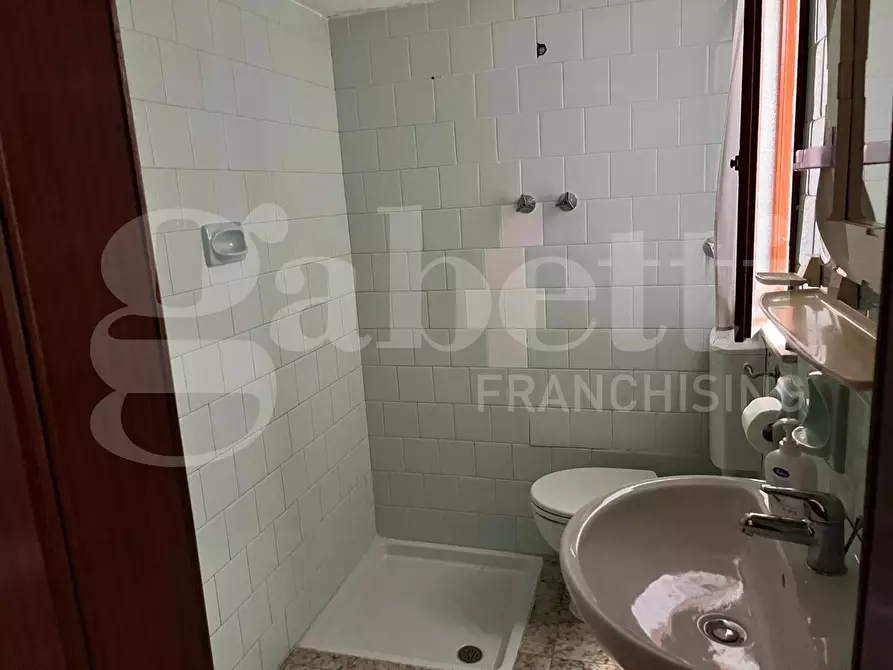 Immagine 7 di Palazzo in vendita  in Via CATULLO, 3 a Grottaglie