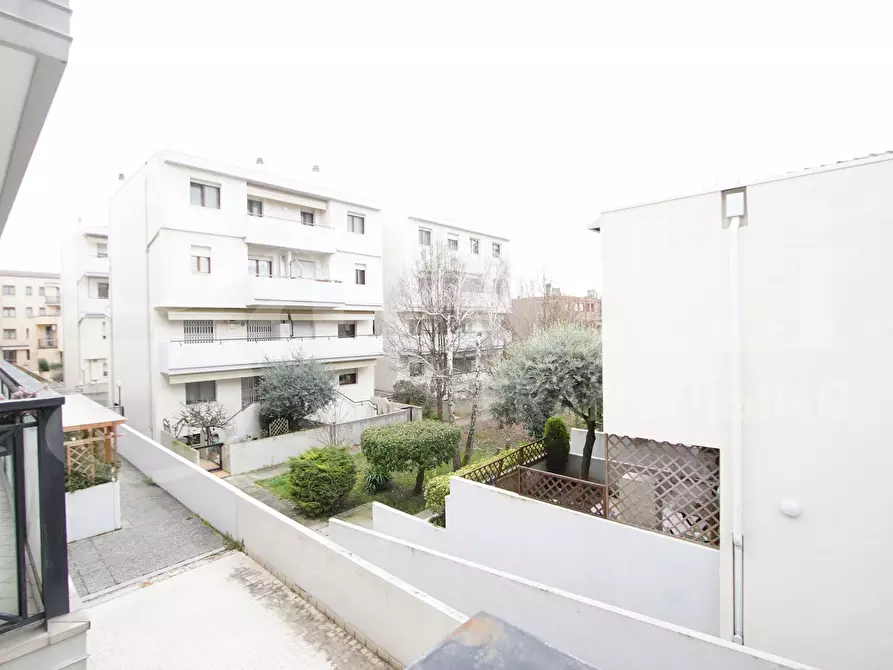 Immagine 8 di Appartamento in vendita  in Via Camporese, . a Venezia