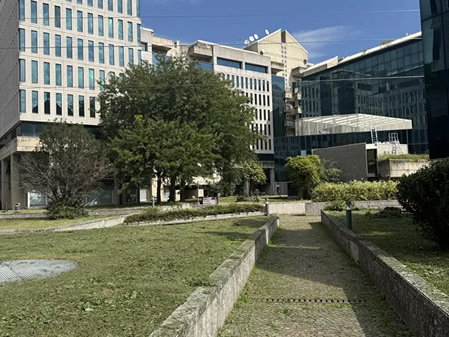 Immagine 2 di Negozio in vendita  in Via Cassanese, 224 a Segrate